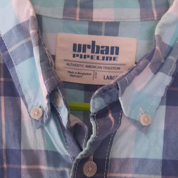 Button up shirt bundle, Levi's and Urban Pipeline - Picture 8 of 9